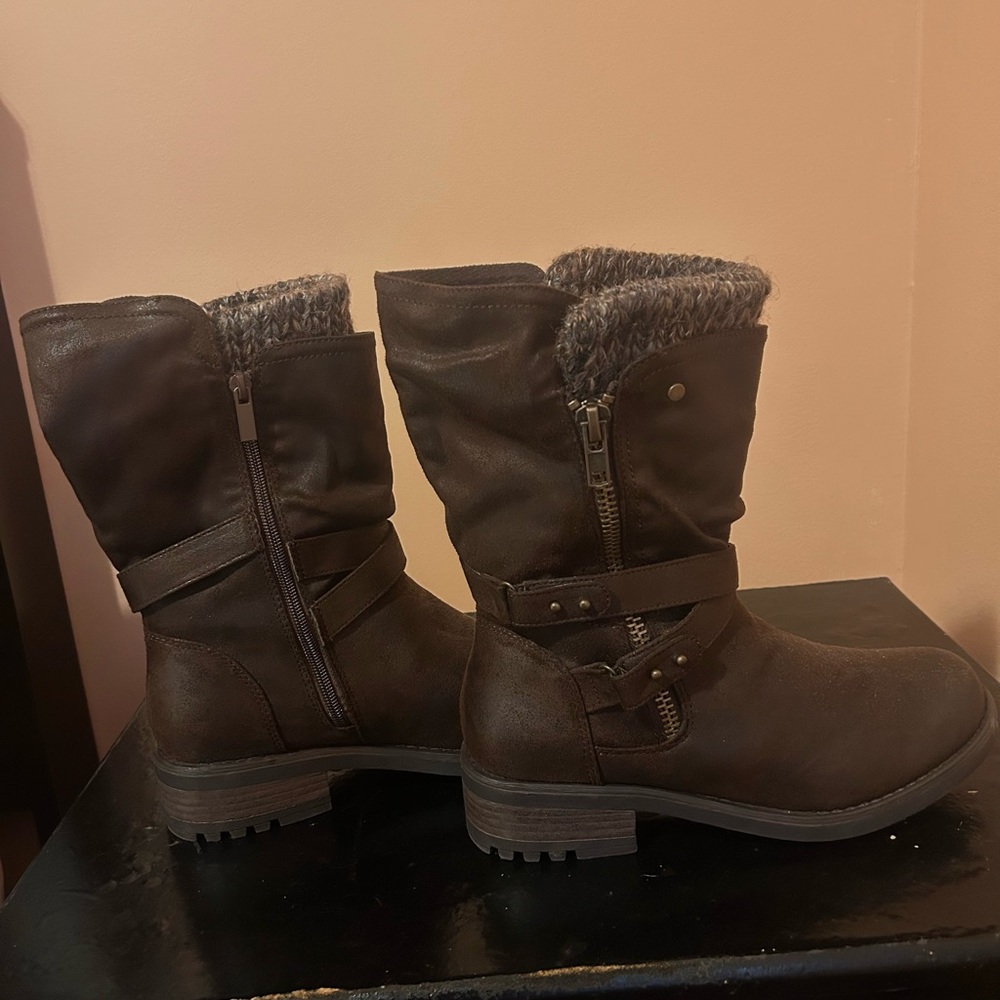 Wide Brown Sweater Top Moto Boots